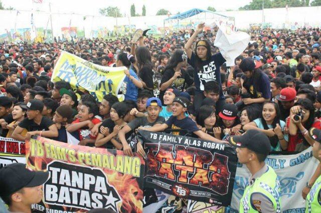 HEY YOU !! WE ARE @tanpabatas_ FAMS FROM ALAS ROBAN ( Melodic Emping City ) | Since 08 June 2013 | Info : +6289 615 935 350