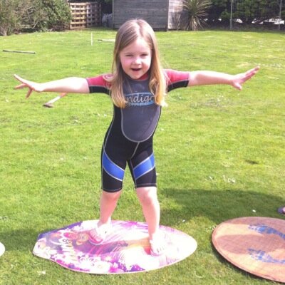 Alibarnes99's profile picture. Scottish lass who chased her dream to London (not you, Gordon), now mum to 3 gorgeous girls and addicted to various forms of social media.