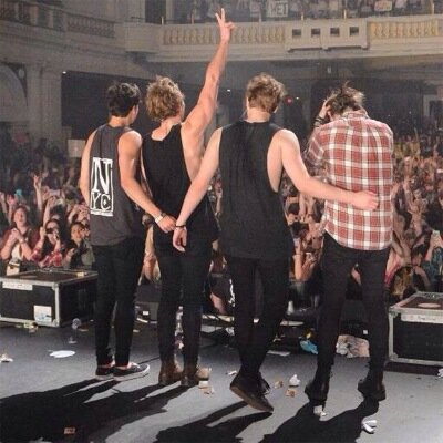 Follow @Clare1D5sosx ❤️ RT this? https://t.co/tDl2JJuDsD I will RT yours tweet me if you want me to RT spam❤️