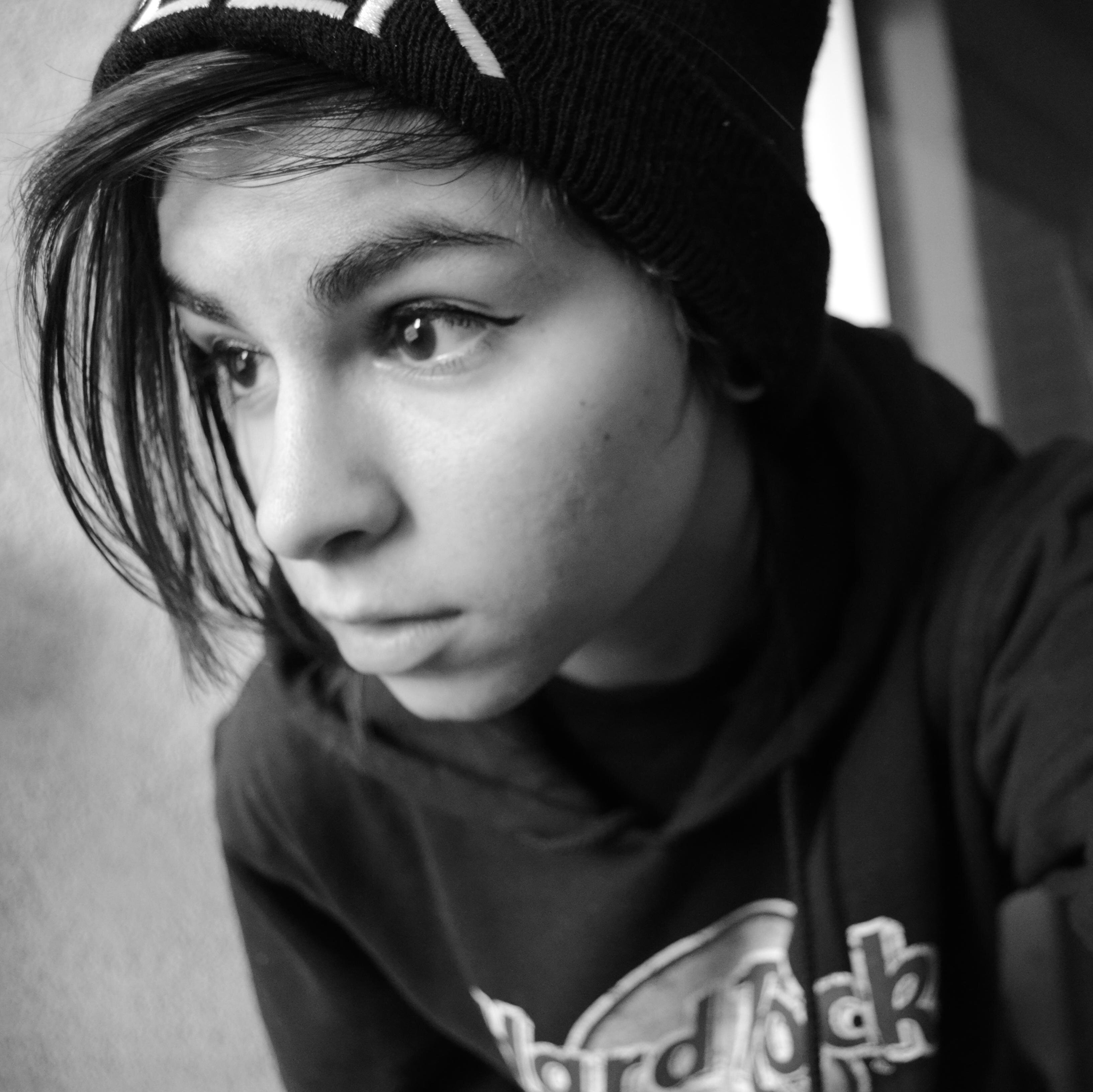 Yea muthafucka! I´m Diana, a 16 year-old hardcore vegetarian potato that makes videos in YouTube and likes photography http://t.co/YuRXi3qKQr