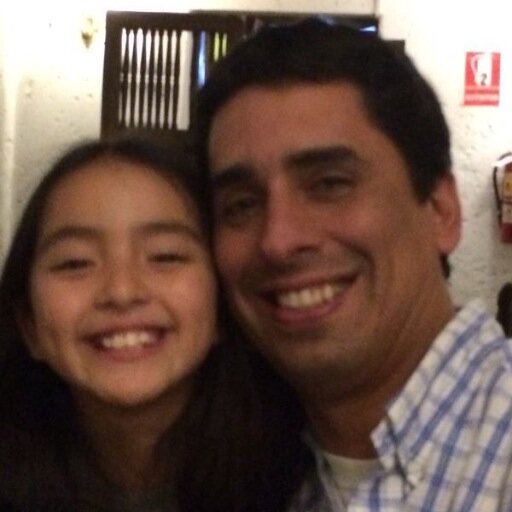 Soy afortunado por la familia que tengo, no me quejo del trabajo, tampoco de como me ha tratado la vida, tengo muy buenos amigos, sólo me falta cumplir una meta