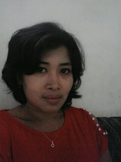 FloSantoso's profile picture. learn to be wise and smart woman...