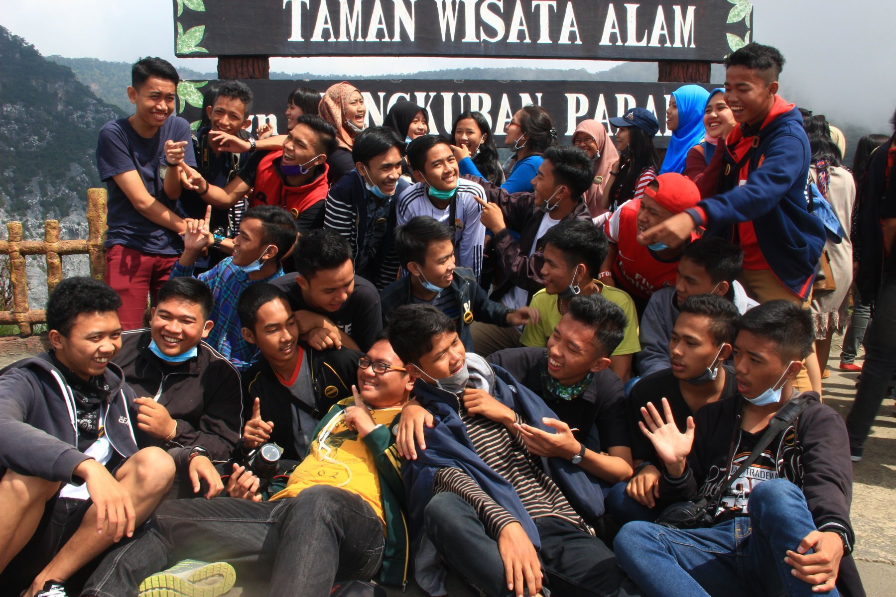 Akun Resmi Alumni XII TKJ 3 SMKN 3 KOTA BEKASI ANGKATAN VI ~ info lengkap kami cek favourite :) 
Instagram : senoritatkj3