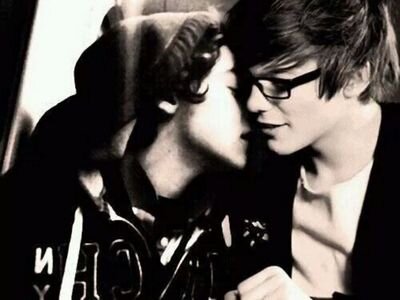 larrysecret_'s profile picture. Larry is proof that real love exist.  #shipbullshit #bravery
