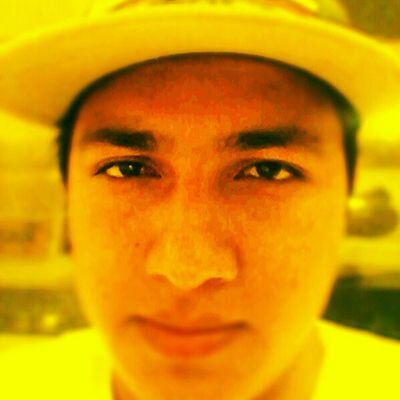 enamorado de un amor que si no es la distancia es el trabajo pero algo hay que no se puede mejor me como una oreo jajajjjjjajajajajajajaa