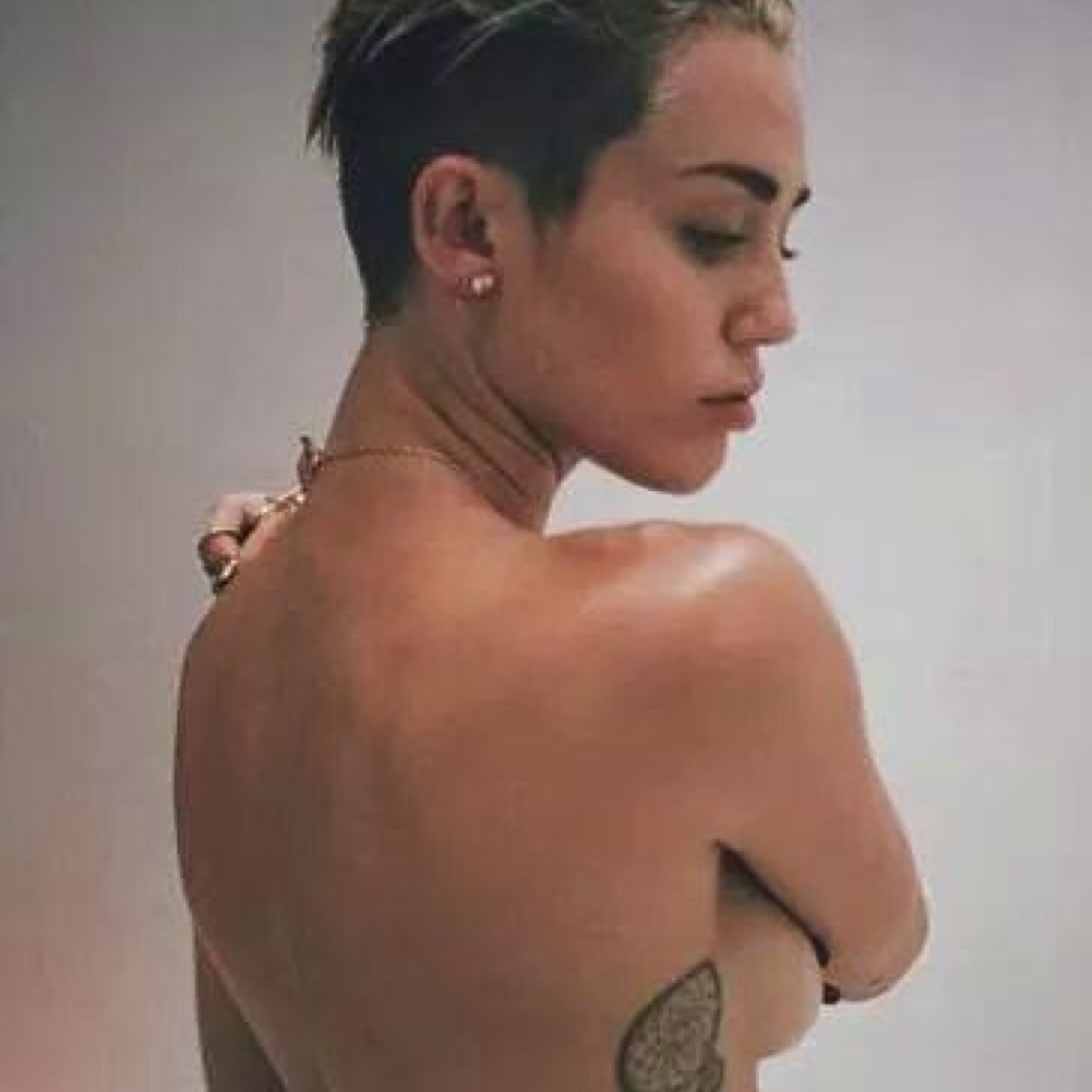 (s)miley - 19 - single - alone.