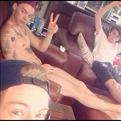 -One Direction and 5 Seconds of Summer- 0/5 0/4