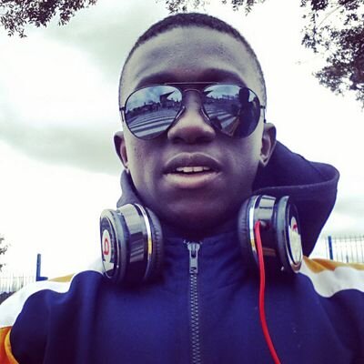 #Étrange je suis youtubeur africain ... noir et fière des video Ma chaîne YouTube est Isaac marley et ma page Facebook est KartierdeBaby