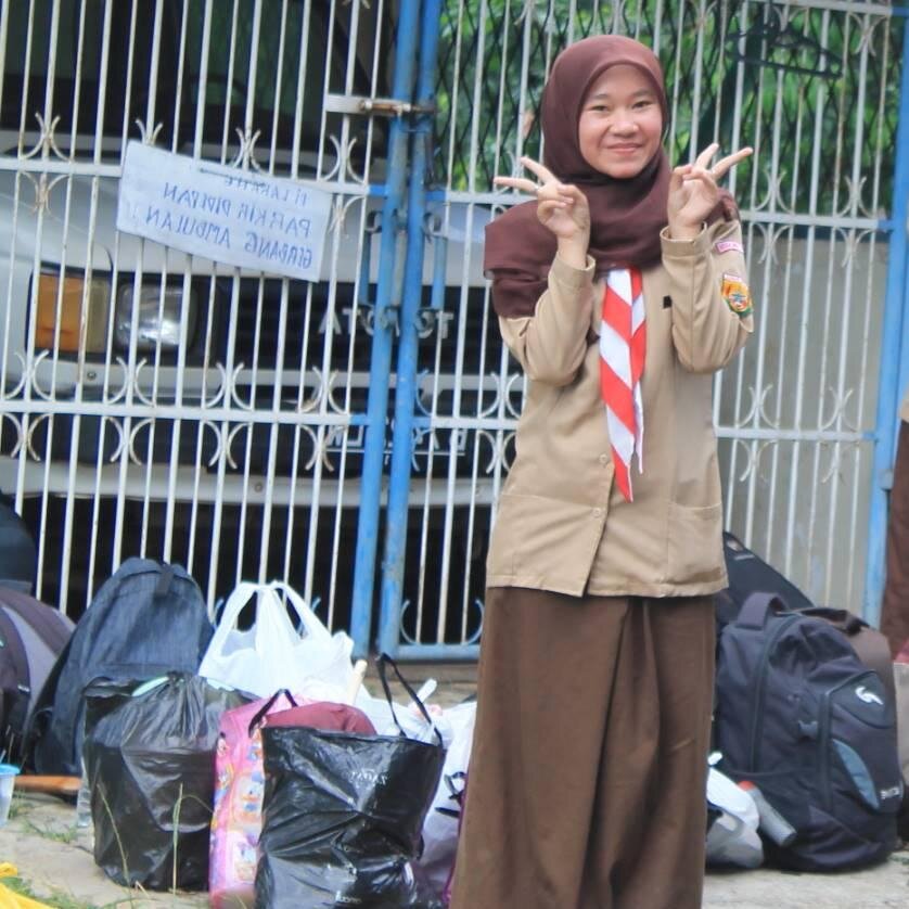 Teman adalah inspirasi pemacu semangat bagi ku,, untuk itu follow me ya, semoga aku bisa berteman baik dngan kalian :)