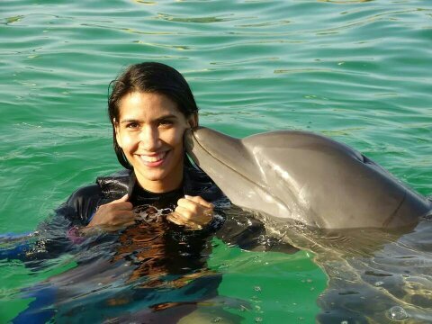 Amo Cada Día, Amo La Poesía, Amo Las Distancias, Amo El Viento y Tu Mirada. Qυє Ðιøs мє Һαgα tαη ƒυєƦtє qυє ηαdα ηι ηαdιє pυєdα ҺєƦiƦмє.