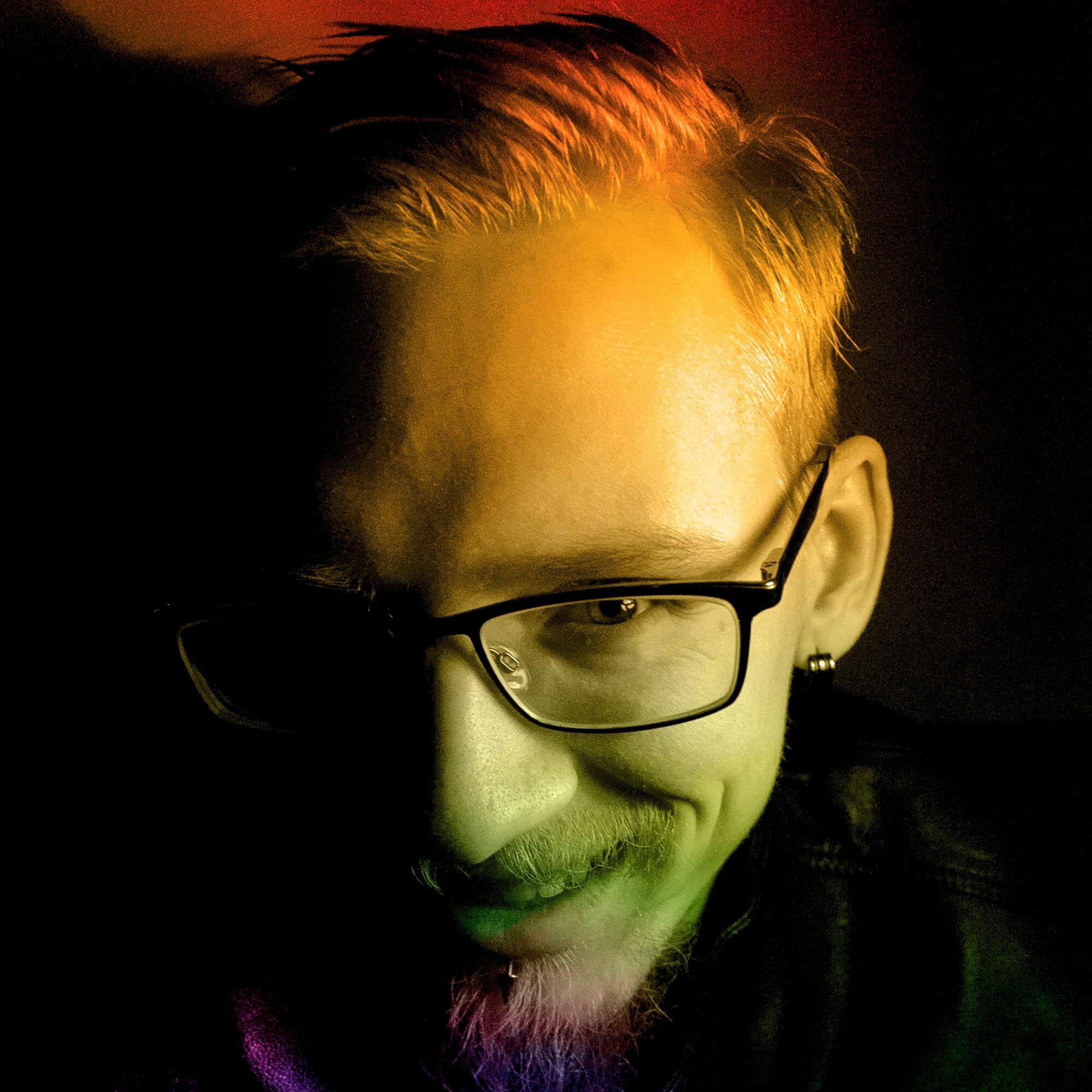 Graphic designer and (visual) multitasker, who's into sports, music, books and all the fascinating little things in life.