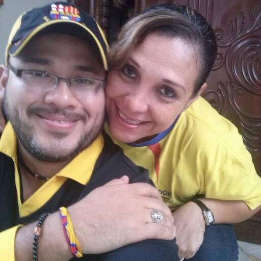 apoyo total a la mejor pareja @ciclondelasalsa y @Vigi_ciclona ! creyente en dios! ♥