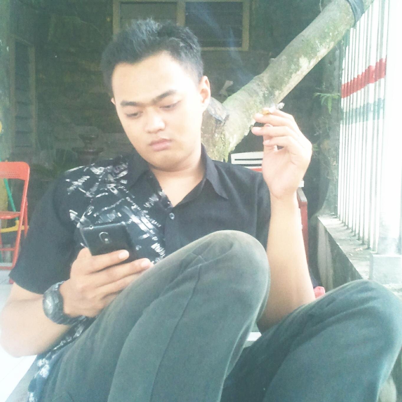 AndreRukmansya's profile picture. Smoking Again, Again, N Again..