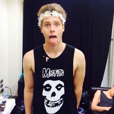 Go follow my main account: @hemmo_h
