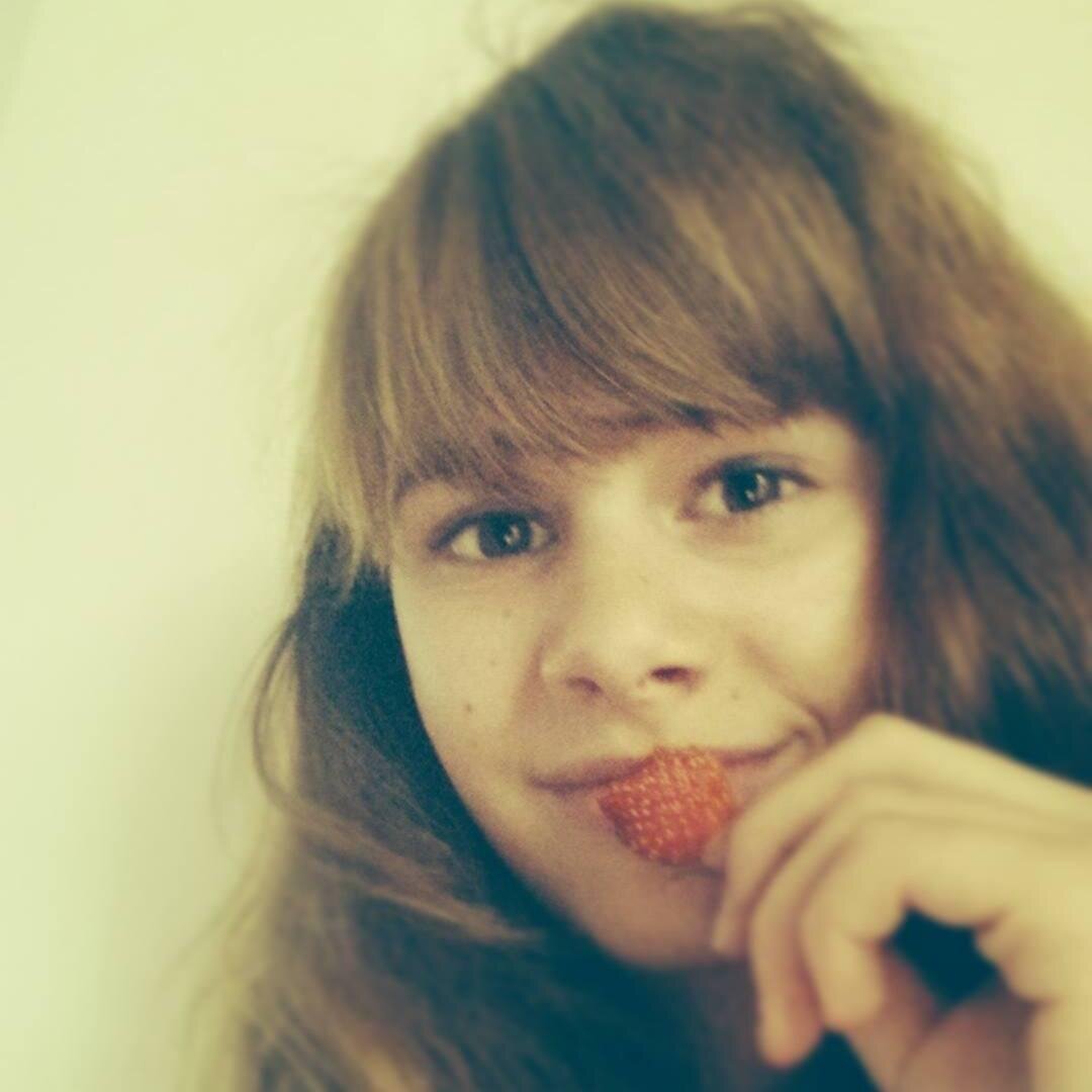 Salut , Moi c'est moi , J’emmerde tous ces qui me critiques , J'aime ma vie la bande les mieux3  Bref suit moi Bébé allez Kiss