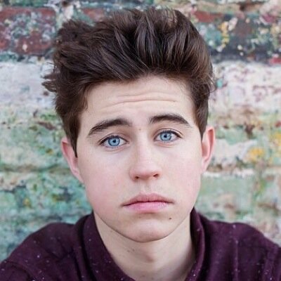 THIS IS A FREE FOLLOW FROM @GabyMahone1D SO PLEASE BE KIND AND FOLLOW THAT ACCOUNT :)