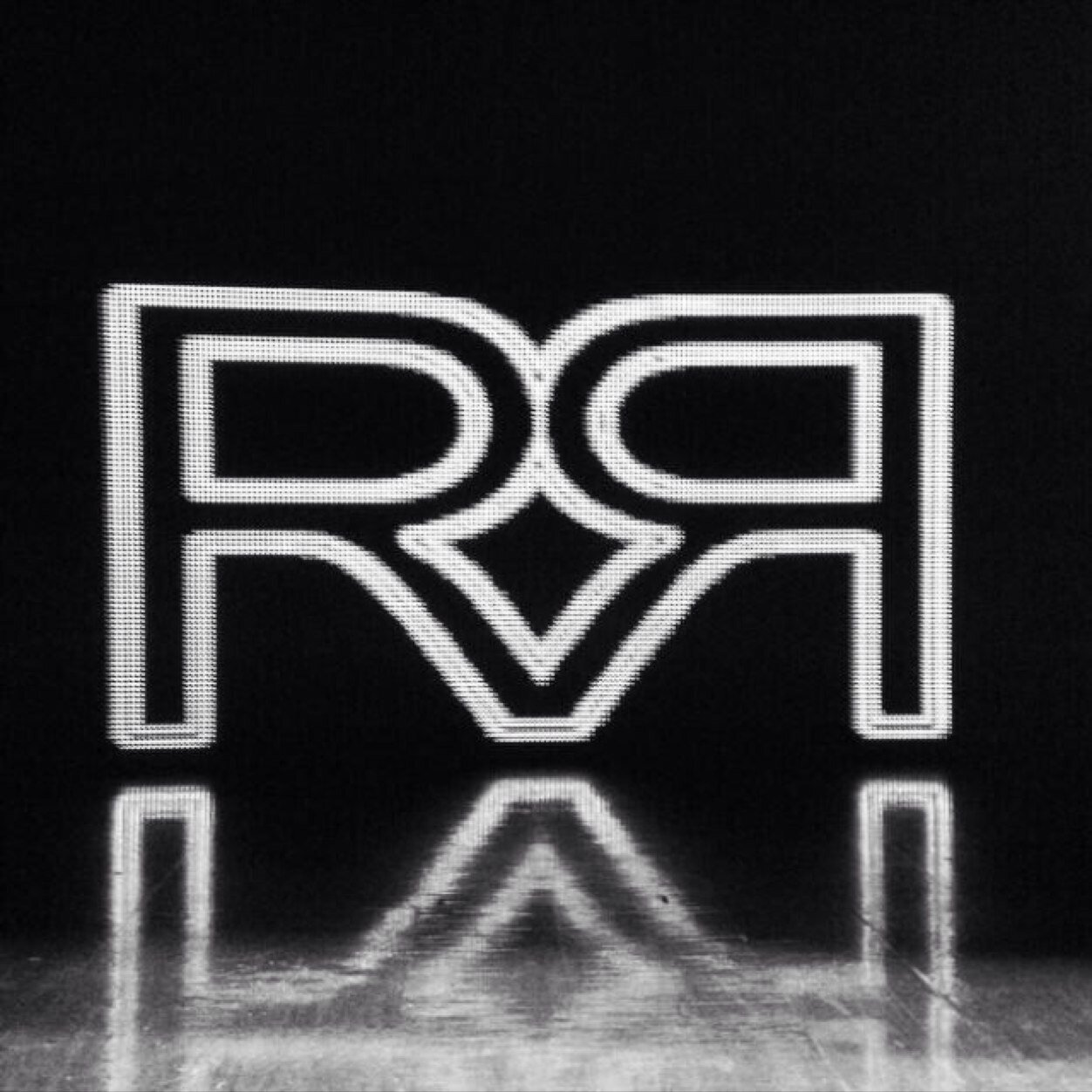 I kinda love the country man band Restless Road! Zach followed 1/29, Andrew followed 12/29 and Jared followed 5/30!!! (5/5) Original Roadie Squad!