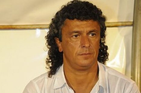 Ex jugador de fútbol de River Plate ,San Lorenzo,Universidad Catolica ,Yokohama  Marinos (Japon)Tirol (Austria) Selección Argentina y actual director técnico.