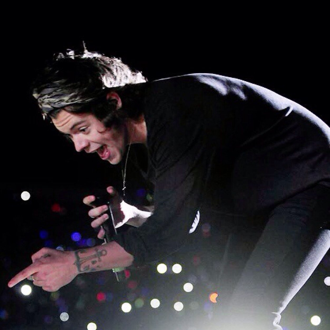 ask for a follow back from @alltimeharryx :)