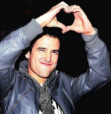 This is a Logan Henderson Fanpage. I will tweet great Logan pictures.I love you Logan :* ♥♥ Follow me and my Rushersis @KDog_Heart