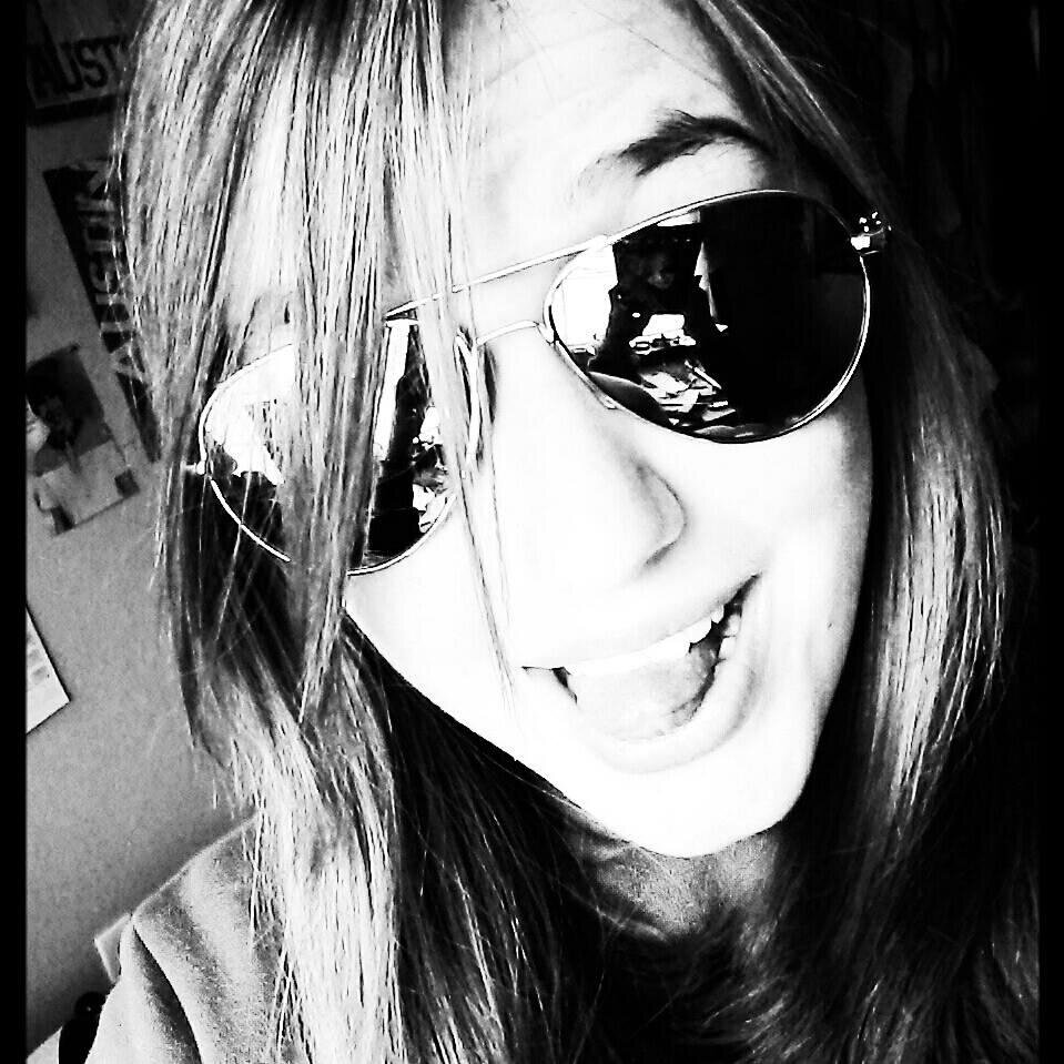 Arianna here and I kinda am inlove with youtubers
@tyleroakley is my queen♥