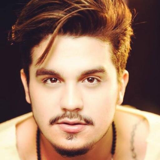 Por mais que eu tente desviar, tô sempre em sua direção.. ♪ te amo @luansantana