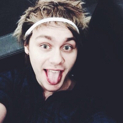 basically, i got hacked and cant be asked to tweet from this acc anymore. If you want me anything follow @wh0achristina
