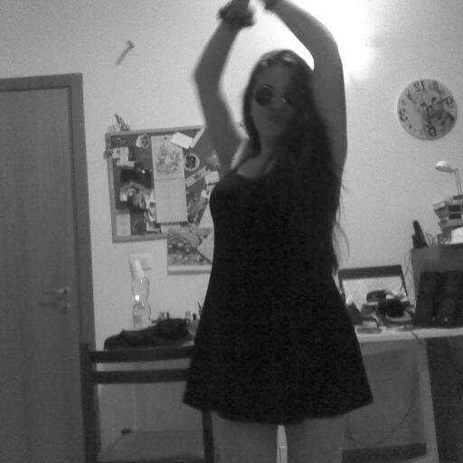 Music, fashion, horror and books are my passions.