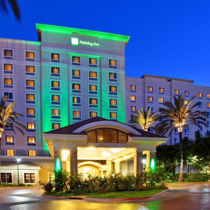 Offering a resort ambiance at exceptional prices, we're leagues above other Anaheim hotels in convenience, value and family comfort.