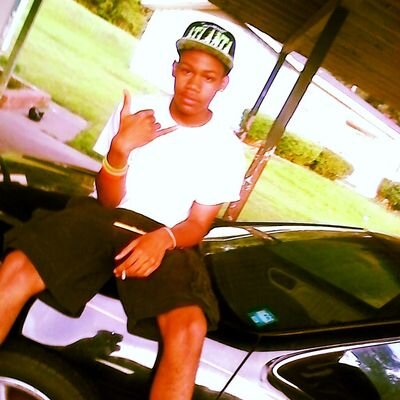 young gettin it. founder of S.M.G. SOUTHSIDE OR NO SIDE. YOUNG RAPPER. money maker.