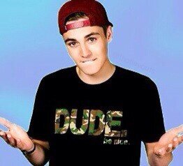 free follow from @crowncarpenter bc she doesnt follow you on her main / have a good day 12/12 loves you