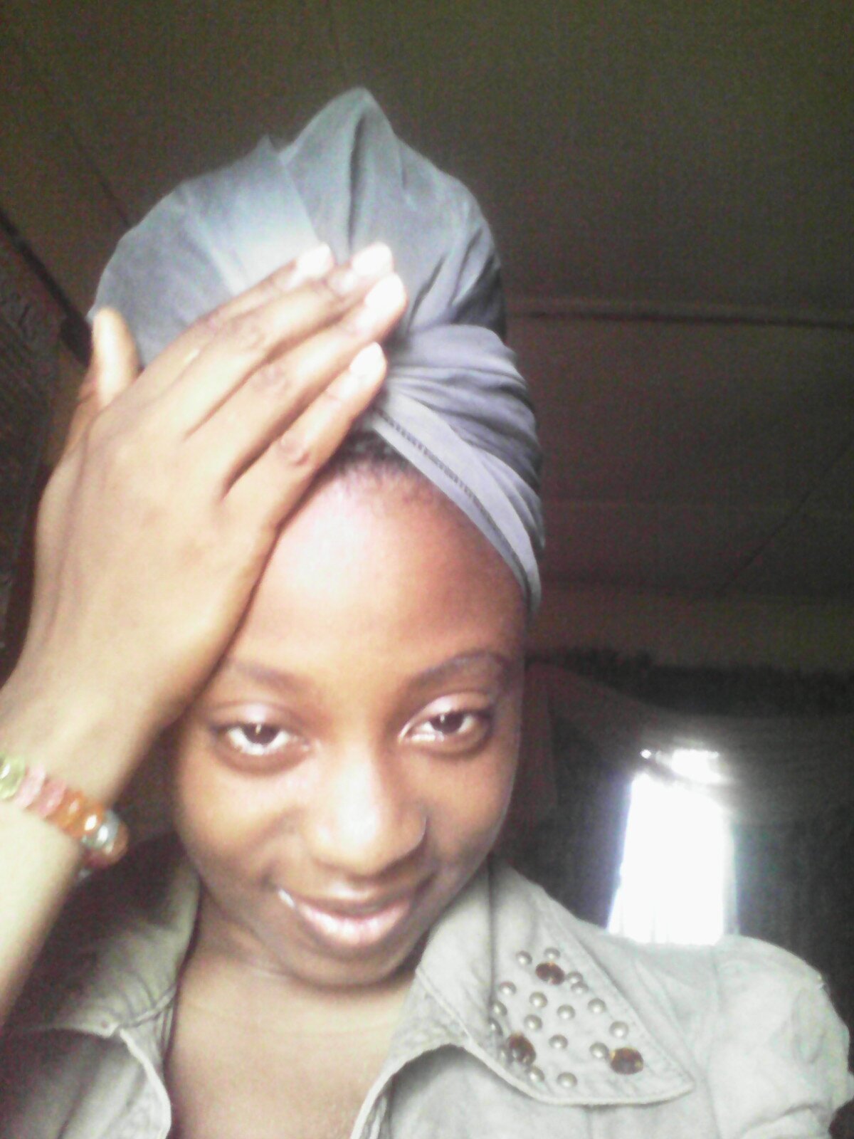 a simple lady who loves to have fun and meet frnds i wud say am an angel yep i said so
