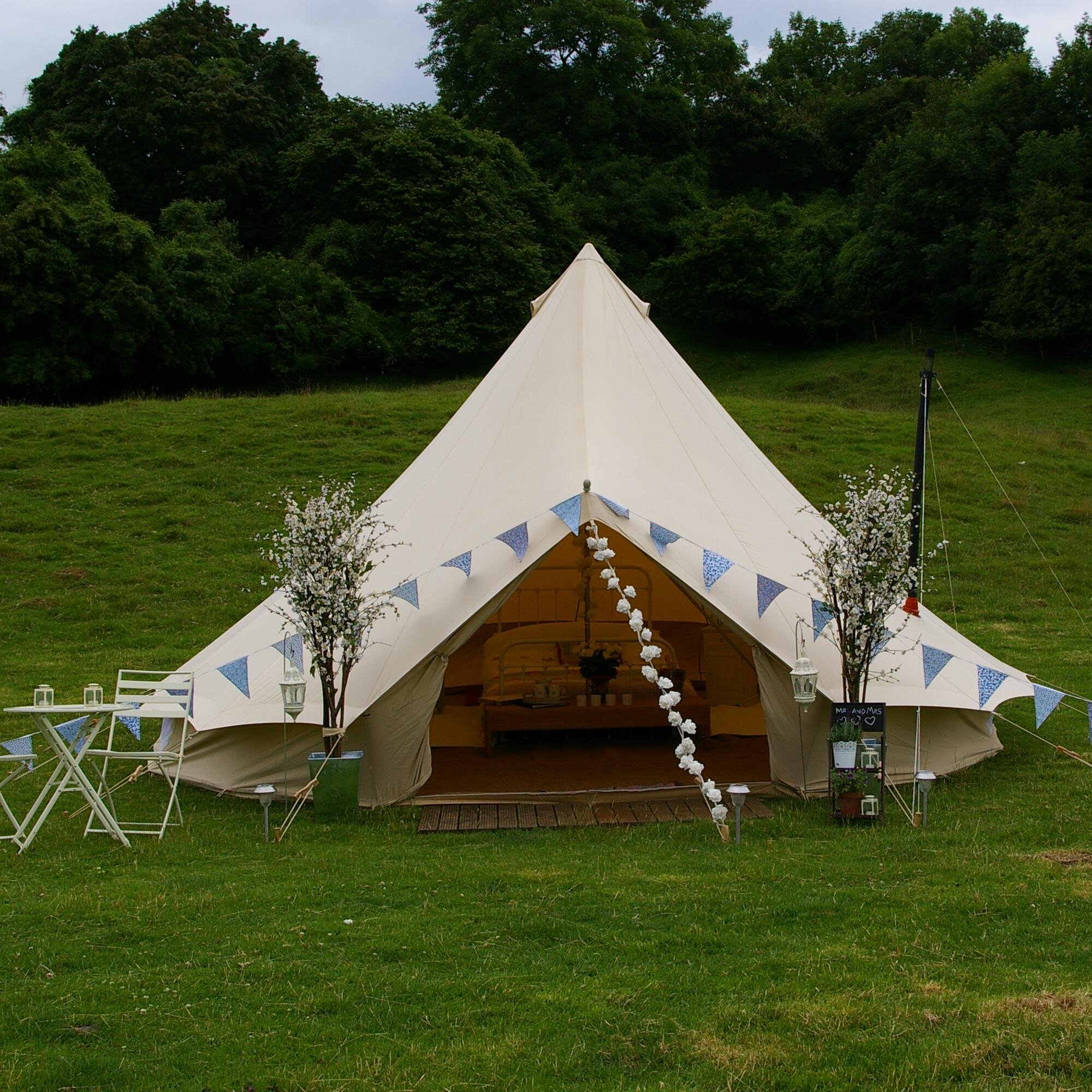 Covering the Gloucestershire area we hire out beautiful fully furnished Bell Tents for Glamping, weddings, parties, sleep-overs! We set up, you turn up!