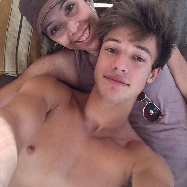 CastellonZoe's profile picture. 