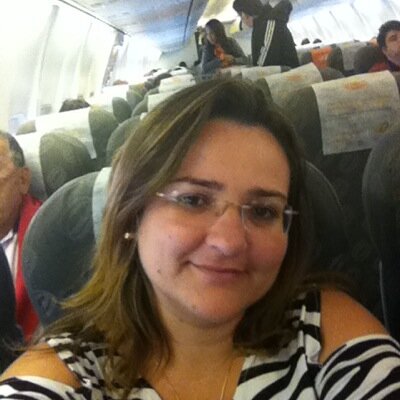 Bióloga. Professora de Ciências e Biologia. Mãe da Julia e do João. Sonhadora. Entusiasta das metodologias ativas como recurso de aprendizagem.