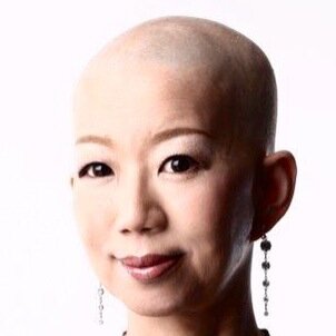 円形脱毛症で髪の毛がなくなりました。 カツラも面倒くさくて辞めました。 今はスッキリ、坊主アタマ。本人楽しくスキンヘッドライフを満喫中です。 大阪在住。趣味:読書、ウォーキング、写真、相撲観戦、片付け、短歌。特技:英会話。最近note書いたりしいます。NPO法人 円形脱毛症の患者会 理事