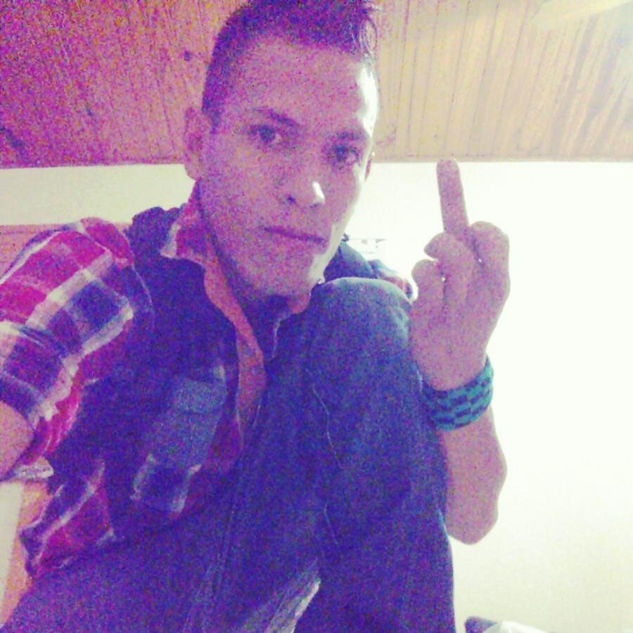 Bueno des esta Pt vida todo gira ah tu alrededor ..
#sombrita