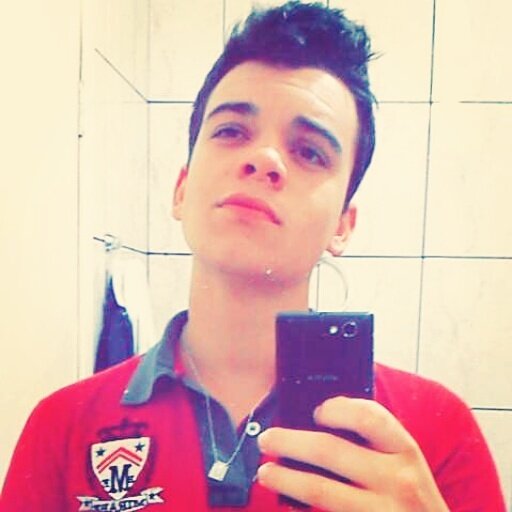 . Futebol, Pagode, Festa.‘E se quiser saber mais sobre mim é so clicar em Follow-Me ;)
