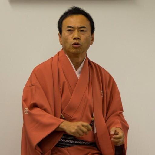 京都の生損保乗合代理店「株式会社ホロスホールディングス」代表取締役社長。2000年に起業し、2020年に末期がん(ステージ4)で余命半年宣告。現在、がんサバイバー x 保険代理店社長 x 落語家。