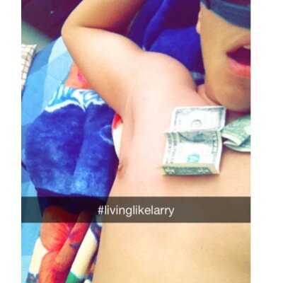 versacelyfe's profile picture. Living that versace desert life