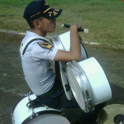 Kalian tertawa karena melihatku berbeda, aku tertawa karena melihat kalian semua sama