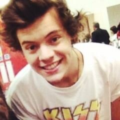 please follow @voidedstyles and i'll love you forever :D