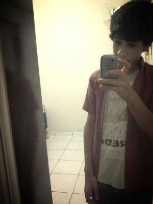 Tenho 13 anos , leonino e ando um pouco d skate :3.