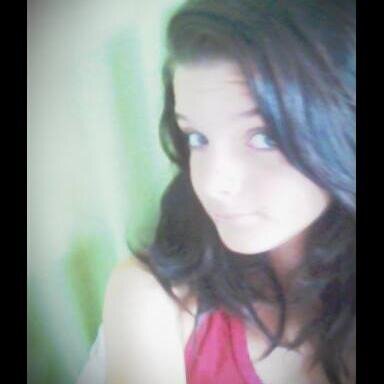 eu sou forte nada me derruba e se me derruba e facil m levanta