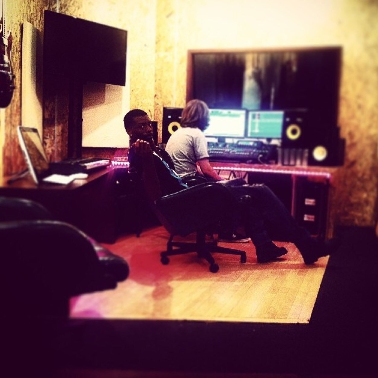 The golden one, Artist/songwriter for bookings/business inquiries email LVbooking45@gmail.com (how i feel) new song