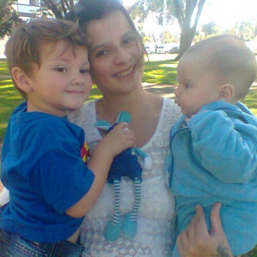 Ainda que todas as luzes se apaguem, eu sempre verei o brilho se você estiver aqui.. ♥