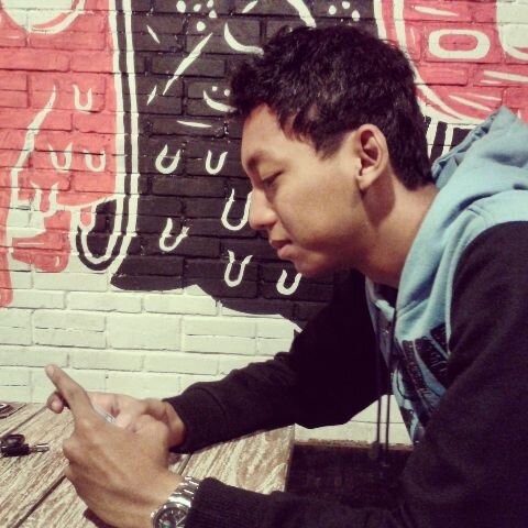 I'm a vampire :)
  my name is Yogi Pratama - follow @ryuofyogie aja, akun yg sring ku pke . fb : http://t.co/V4UIkdsP