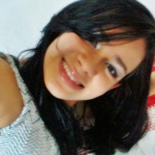 Baiana, 17 anos, Estudante de Logística. Segue lá no instagram http://t.co/DQ4Iqew88h...