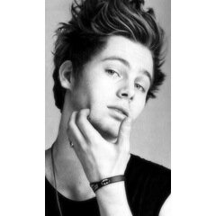 HEY WE A GAVE YOU A FREE FOLLOW || Follow @kingcalumx & @Hemmocappuccino || :) have a great day