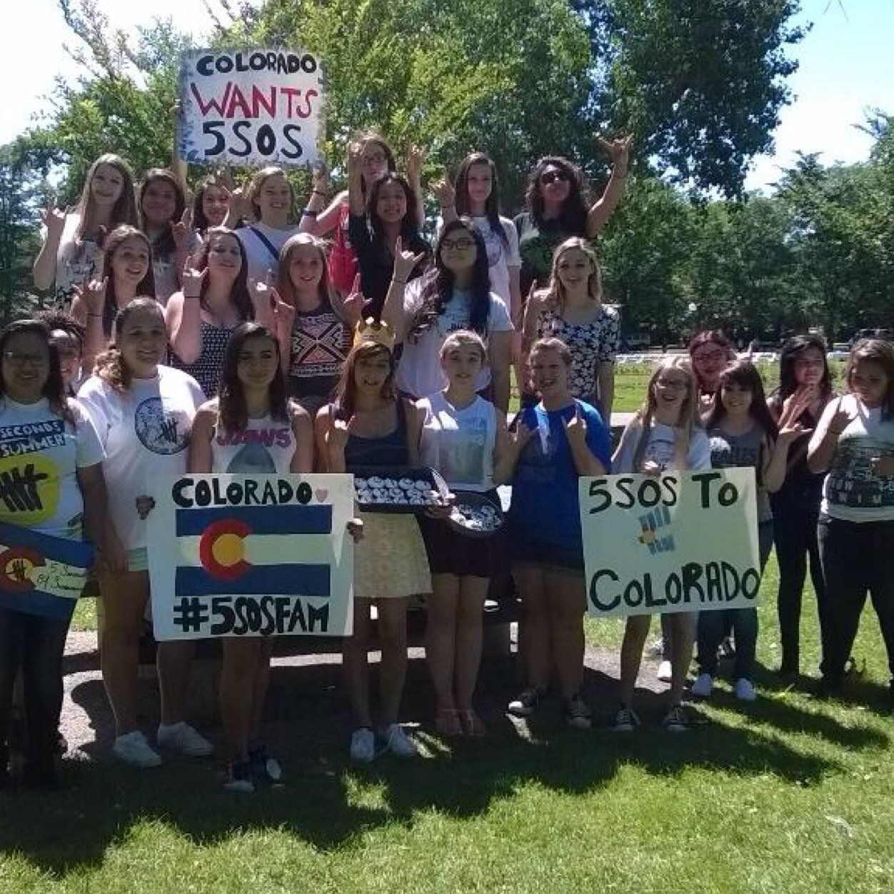 co_5sos's profile picture. Dedicated to the meetup.